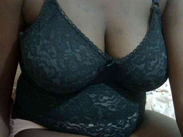 pretty-lioness webcam