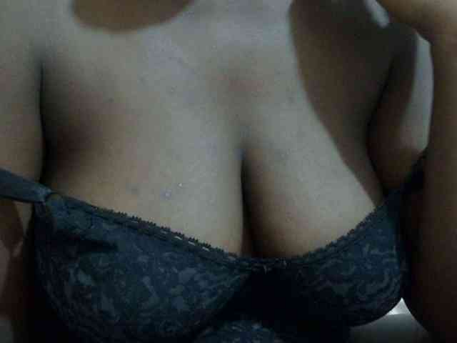 pretty-lioness webcam