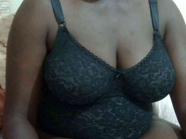 pretty-lioness webcam