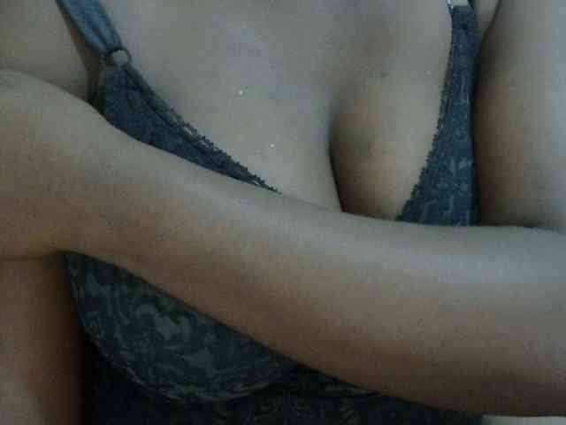 pretty-lioness webcam