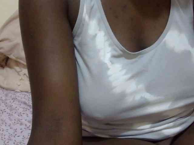 pretty-lioness Live Webcam on BongaCams