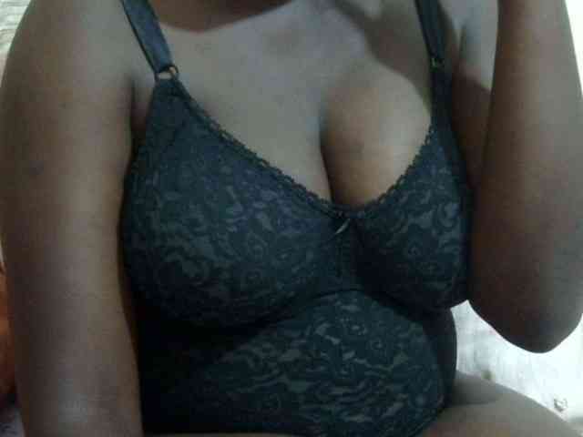 pretty-lioness webcam