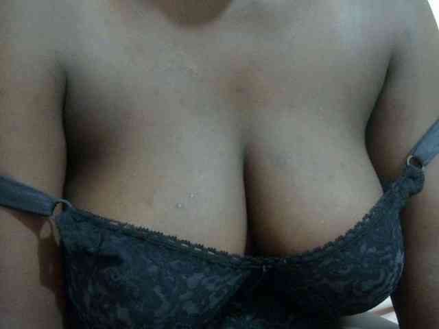 pretty-lioness webcam