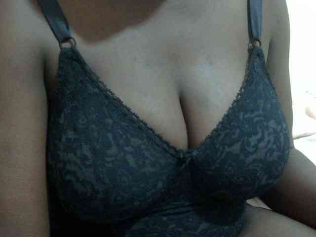 pretty-lioness webcam