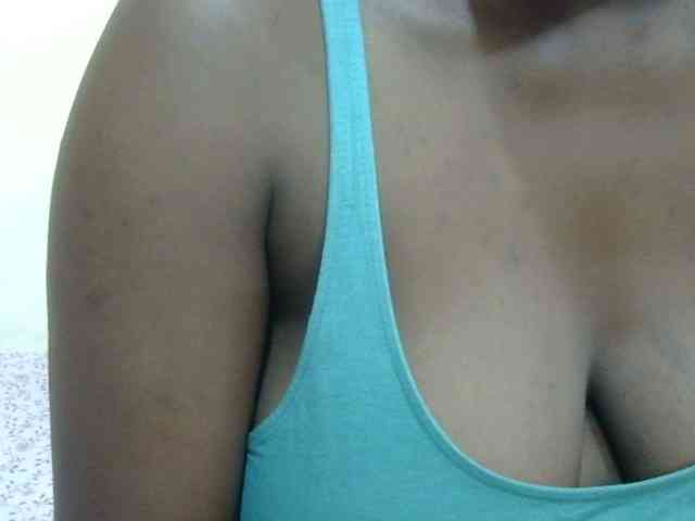 pretty-lioness webcam