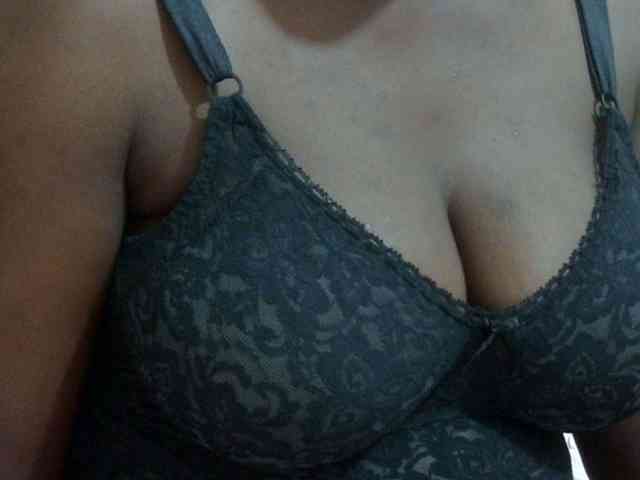 pretty-lioness webcam