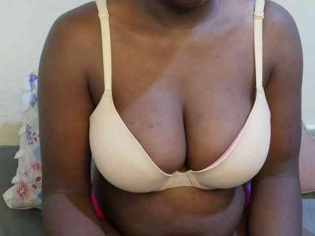 pretty-lioness webcam