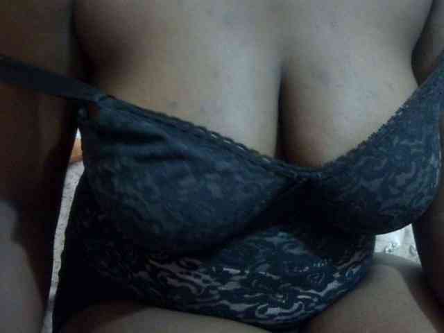 pretty-lioness webcam