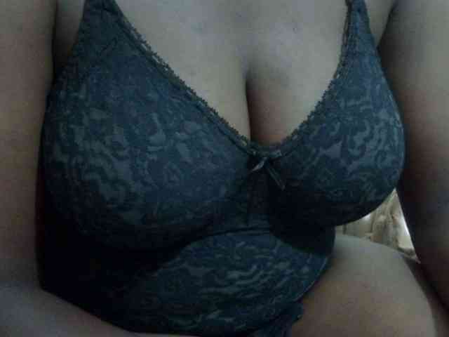 pretty-lioness webcam