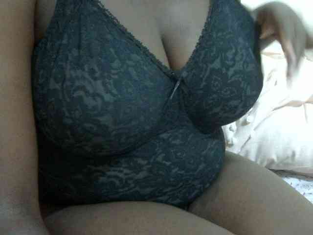 pretty-lioness webcam