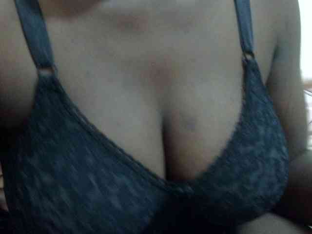 pretty-lioness webcam