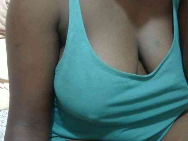 pretty-lioness webcam