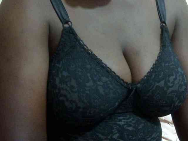 pretty-lioness webcam