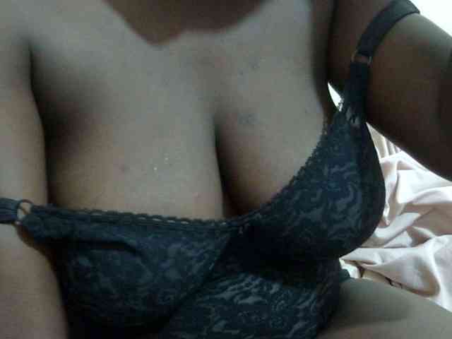 pretty-lioness webcam