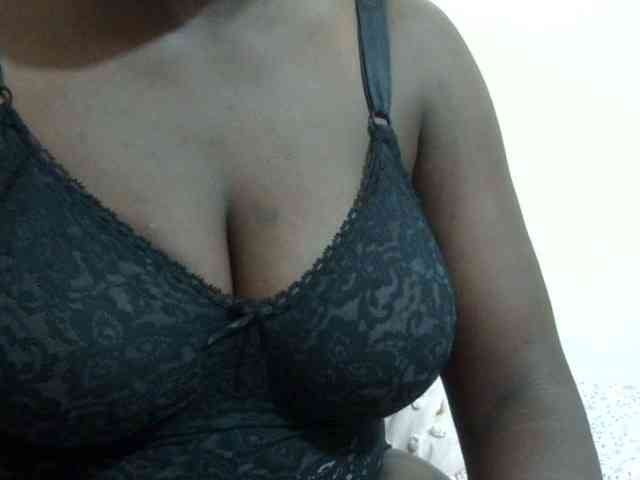 pretty-lioness webcam