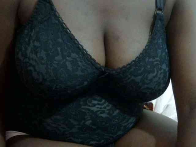 pretty-lioness webcam