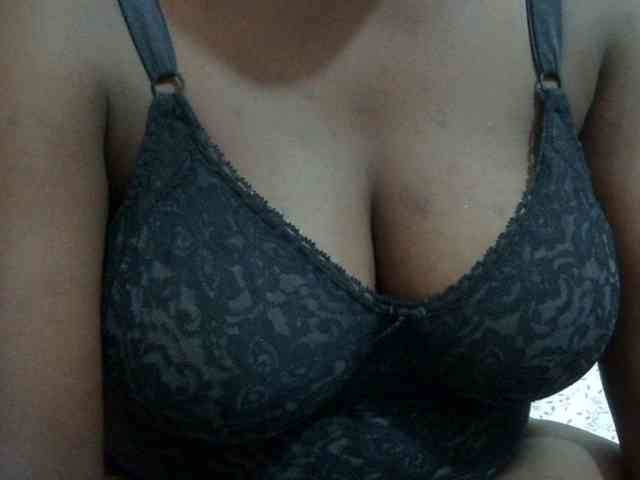 pretty-lioness webcam