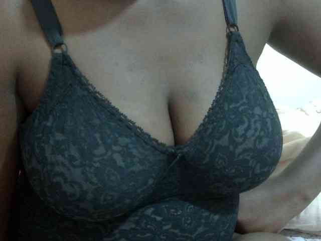 pretty-lioness webcam