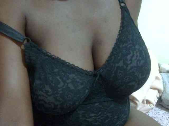 pretty-lioness webcam