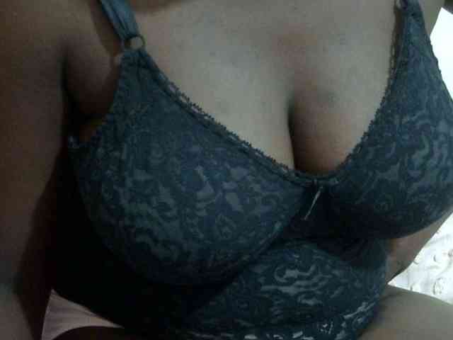 pretty-lioness webcam