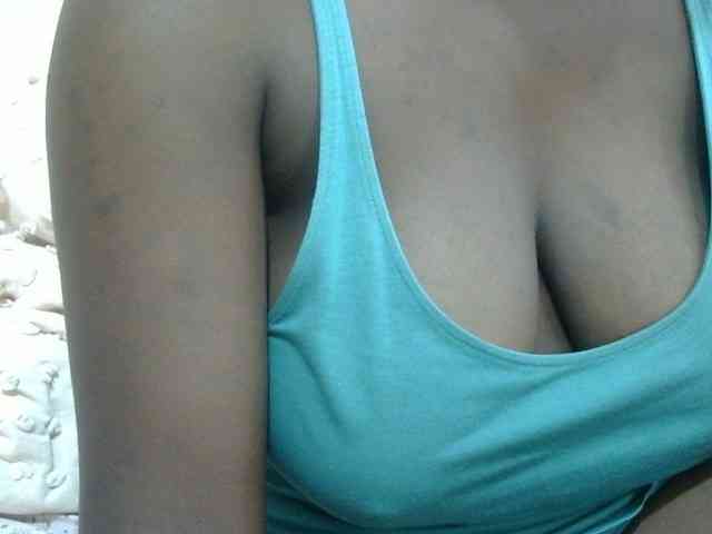 pretty-lioness webcam