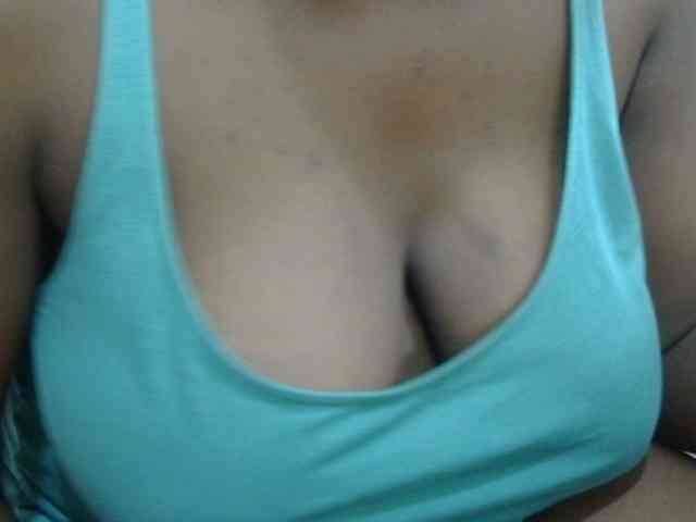 pretty-lioness webcam