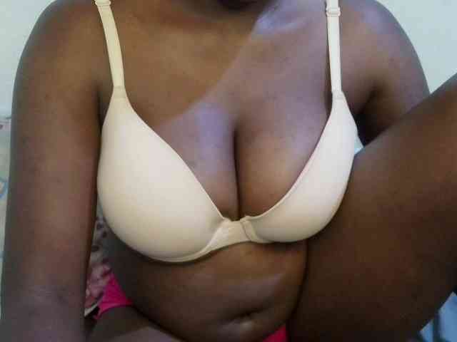 pretty-lioness Live Webcam on BongaCams