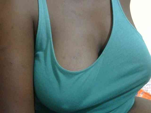 pretty-lioness webcam