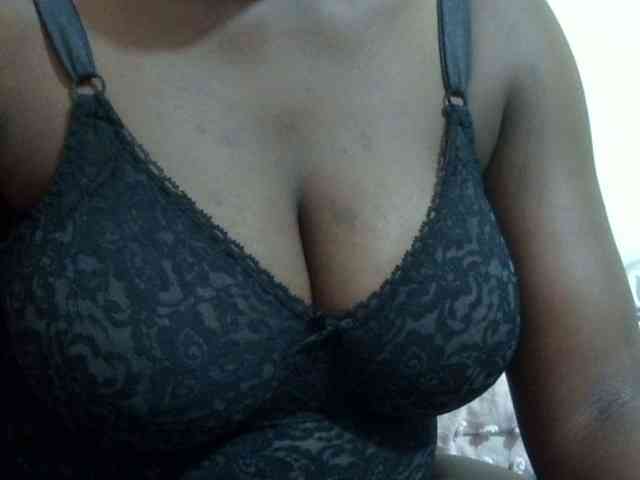 pretty-lioness webcam