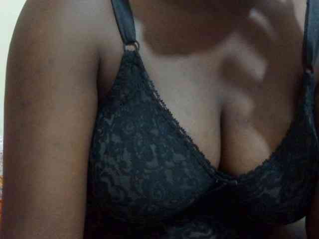 pretty-lioness webcam