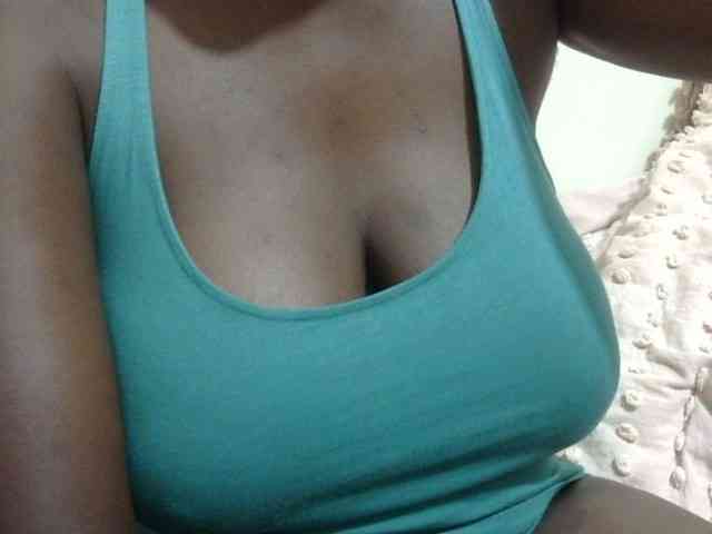 pretty-lioness webcam