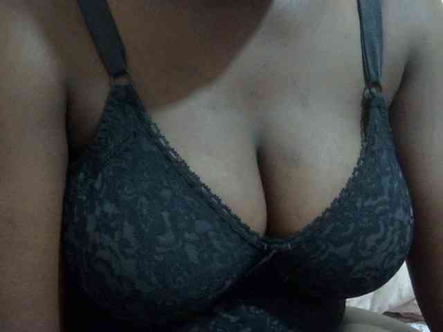 pretty-lioness webcam