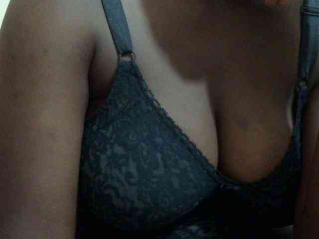 pretty-lioness webcam