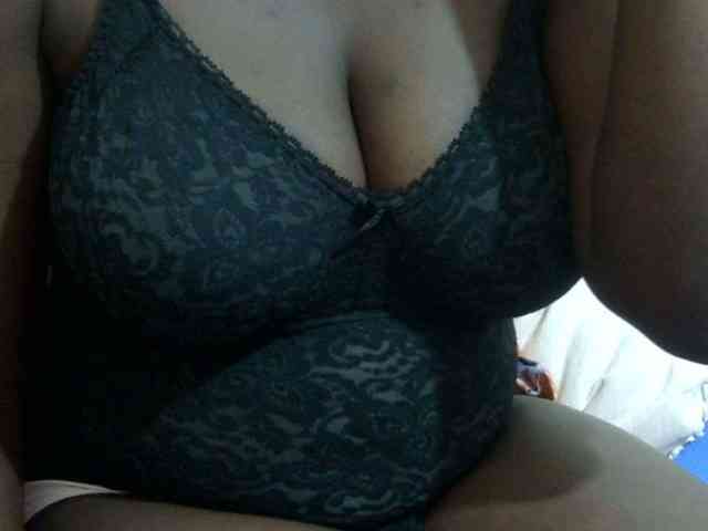 pretty-lioness webcam