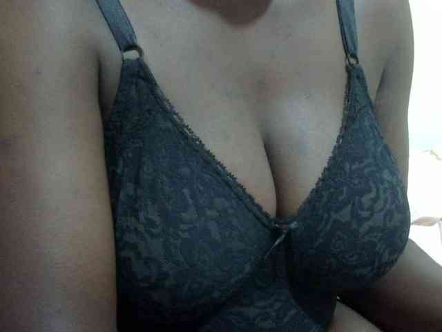 pretty-lioness webcam