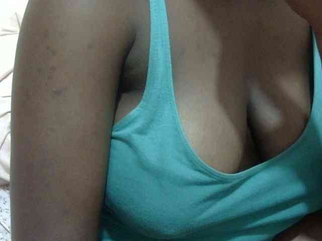 pretty-lioness webcam