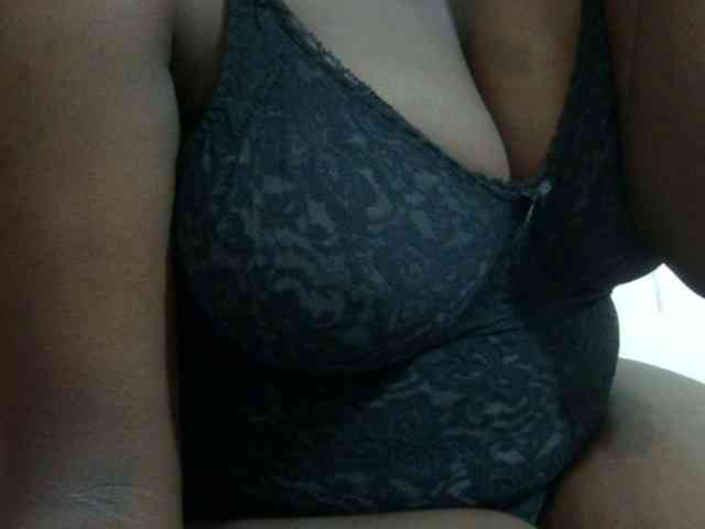 pretty-lioness webcam