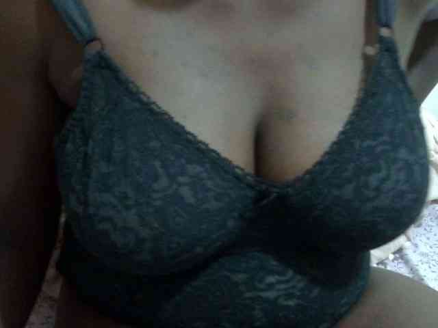 pretty-lioness webcam