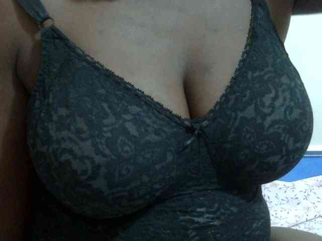 pretty-lioness webcam