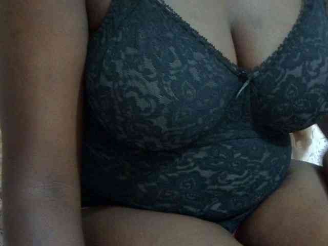 pretty-lioness webcam