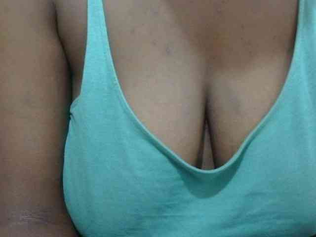 pretty-lioness webcam