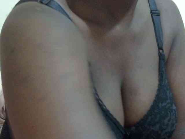 pretty-lioness webcam