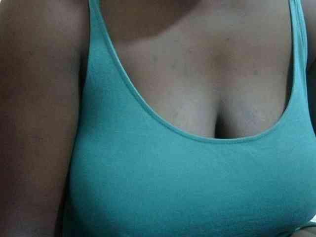 pretty-lioness webcam