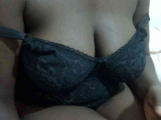 pretty-lioness webcam