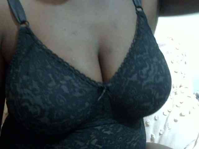 pretty-lioness webcam