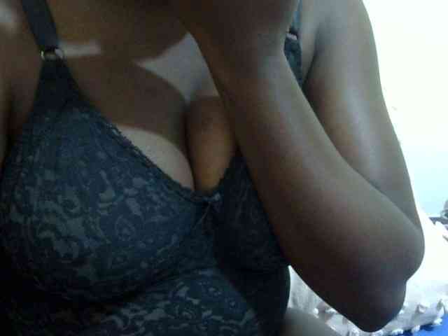 pretty-lioness webcam