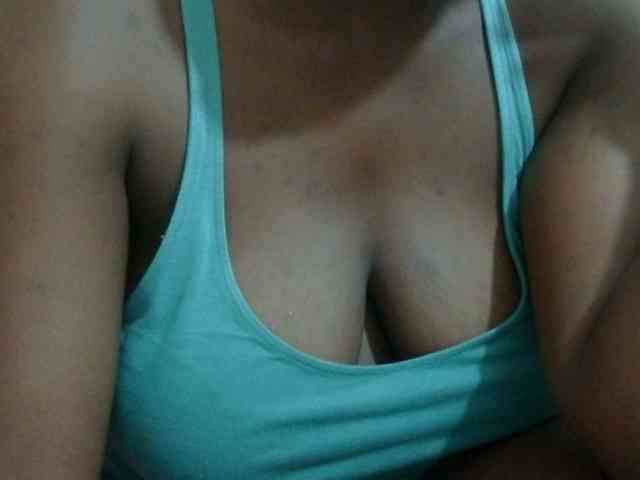 pretty-lioness webcam