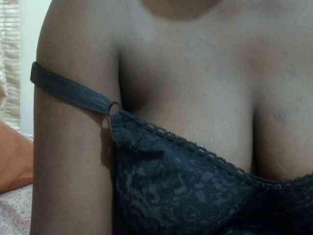 pretty-lioness webcam