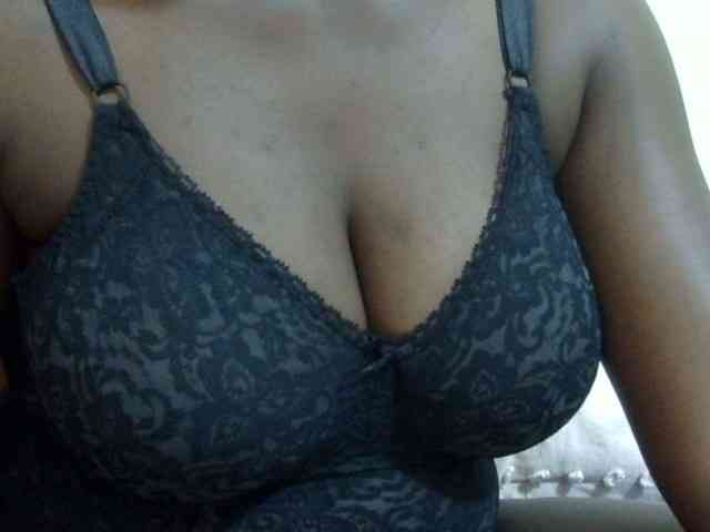 pretty-lioness webcam