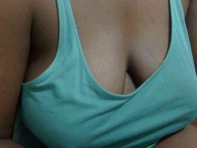 pretty-lioness webcam